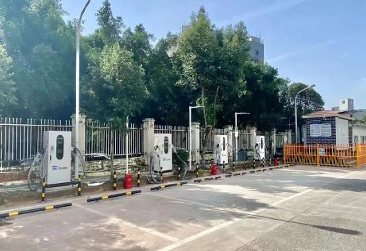 公共与商业停车充电应用现场